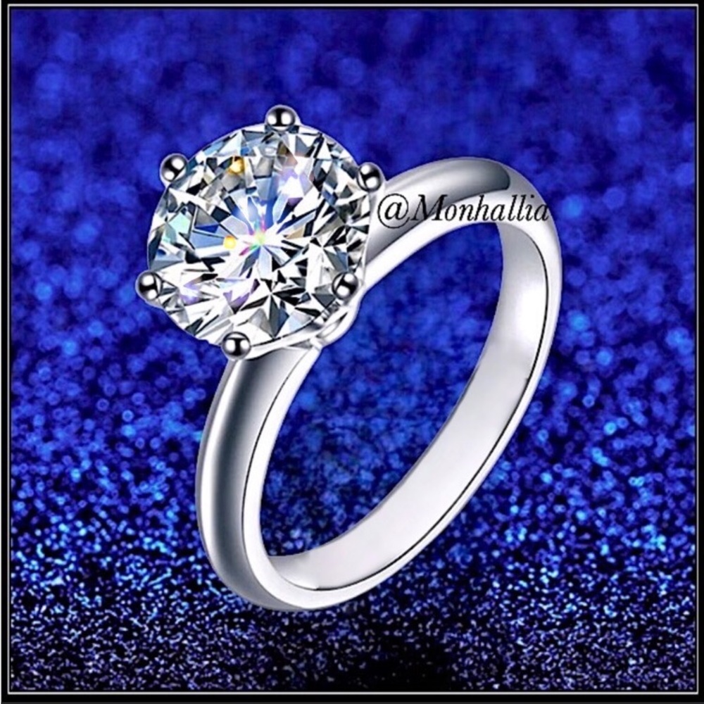 New 18k white gold 2CT simulated diamond solitaire engagement wedding ring